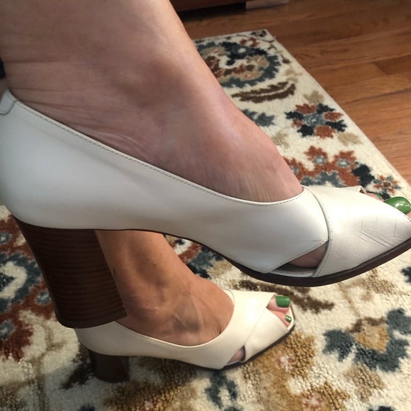 Brioso women shoes Size 9 AA chunky heel beige color - Picture 2 of 10